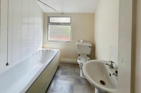 pbox-bathroom-303854.jpg