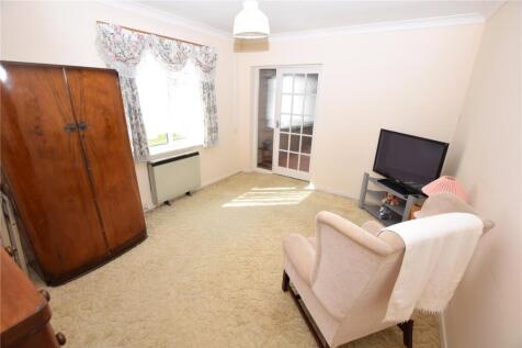 Bedroom/Dining Rm