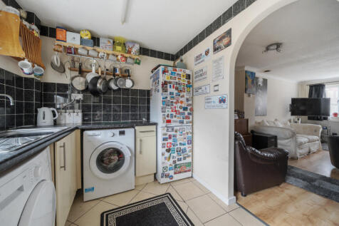 1374060-4-690a5a2...