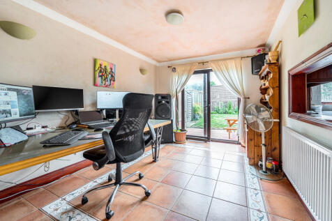 1336212-4-689cf5f...