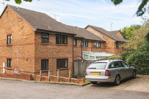57 Tudor Close-12.jpg