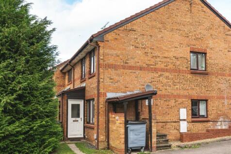 57 Tudor Close-11.jpg