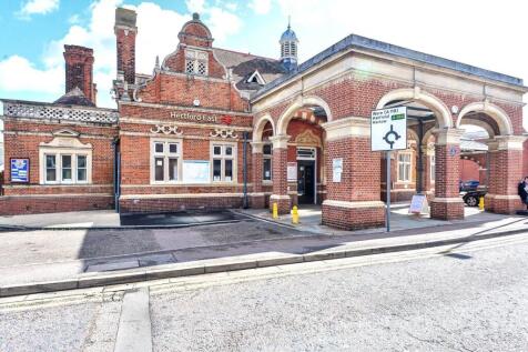 Hertford East Station.jpg