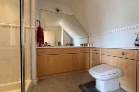 Bedroom 1 - En-suite