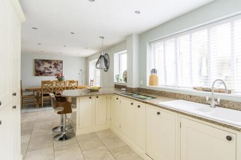 Kitchen/ Dining Room