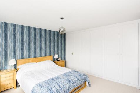 Bedroom One Photo 2