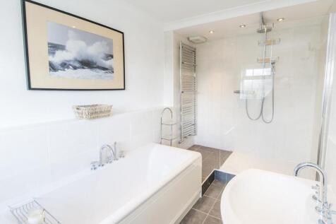 Principal En-suite Bathroom
