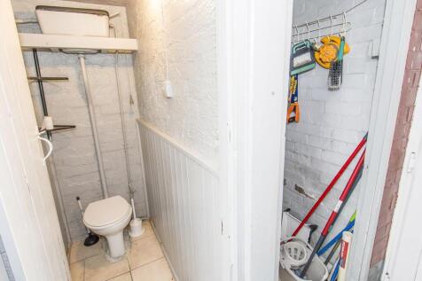 Outside WC &amp; Storage