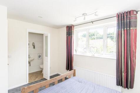 Bedroom One Photo 2
