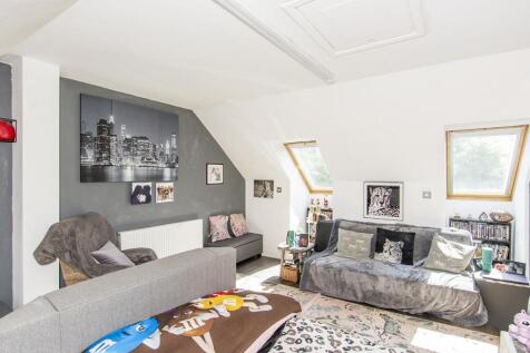Bedroom One Photo 2