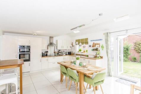 Family Dining/Kitchen
