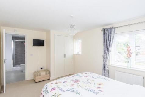 Bedroom One Photo 2
