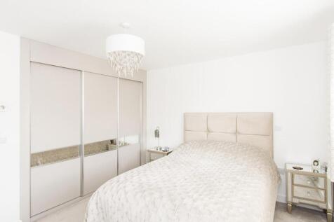 Bedroom One Photo 2