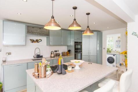 Kitchen Photo 2