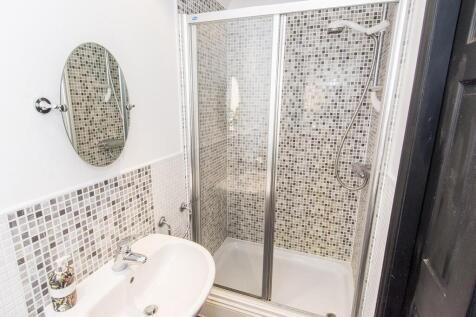 En-suite Photo 2