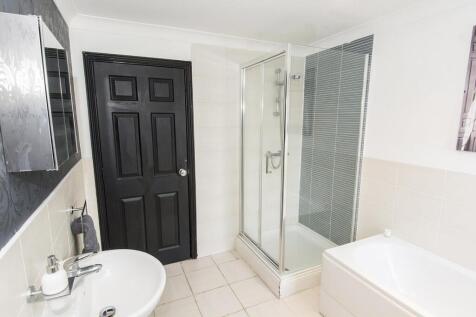 Bathroom Photo 2