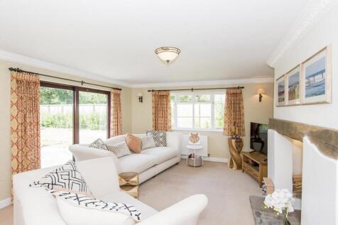 Sitting Room Photo 2