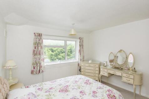 Bedroom One Photo 2