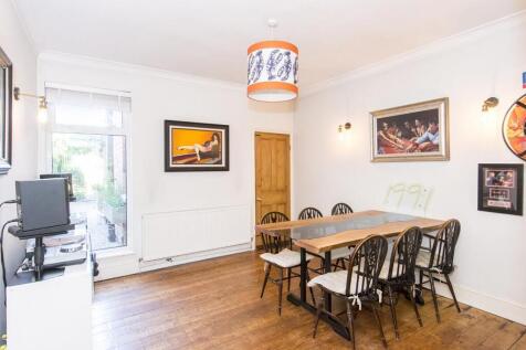 Dining Room Photo 2
