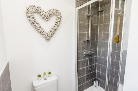 En-Suite (Photo Two)