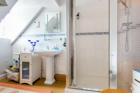Ensuite shower ro...