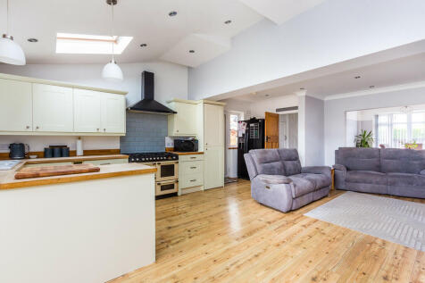 Kitchen/Family Ro...