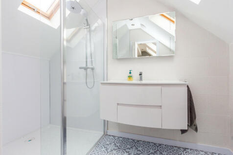 Ensuite shower ro...