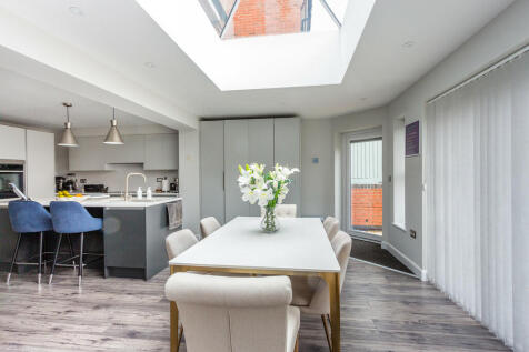 Kitchen/Family Ro...