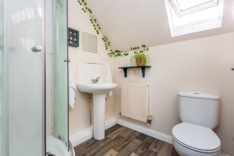 Ensuite shower ro...