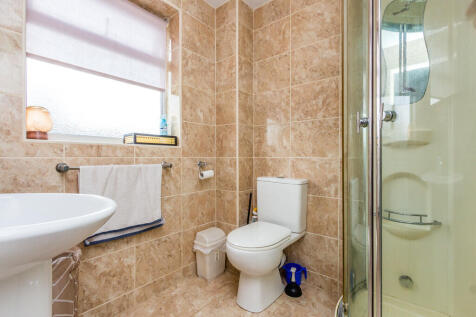 Ensuite shower ro...
