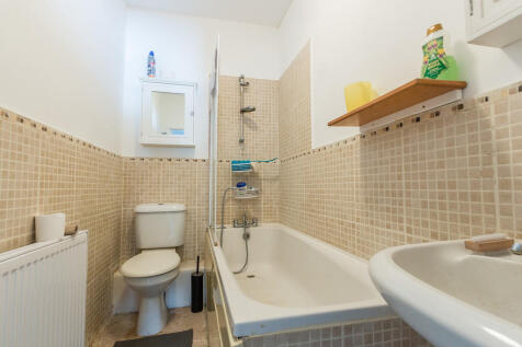 First floor bathr...
