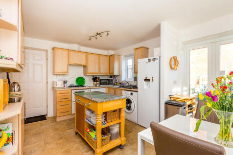Kitchen/breakfast...