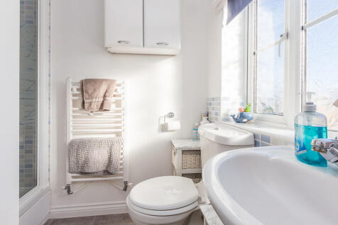 Ensuite shower ro...