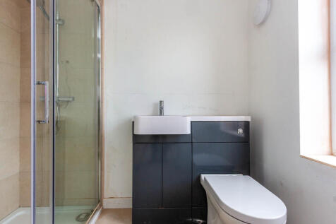 Ensuite (Bed 2)
