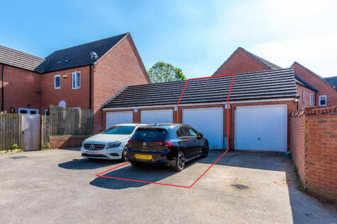 Garage (to rear)