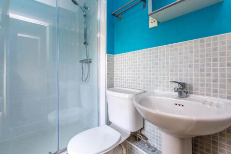 Ensuite shower ro...