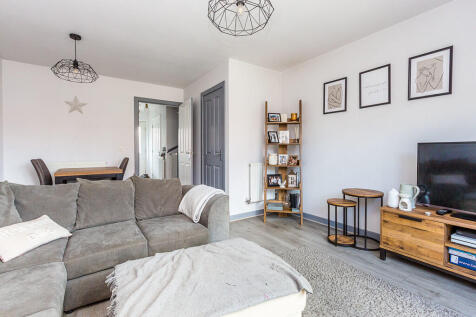 Lounge/Dining Roo...