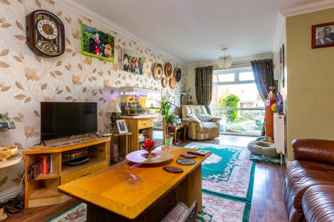 Lounge/Dining Roo...