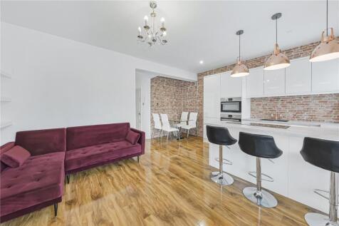 Recption/Kitchen