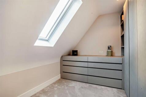 Bed 1 Dressing Room