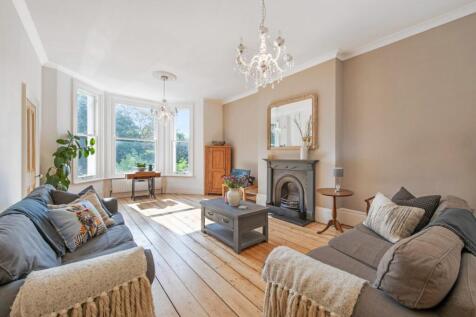 property in Cambridge Park, 
Twickenham, TW1
