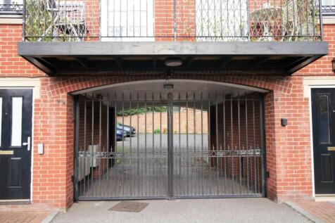 GATED CAR PARK EN...