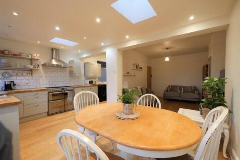 LOUNGE-KITCHEN-DI...