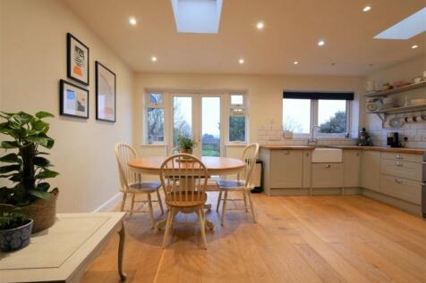 LOUNGE-KITCHEN-DI...