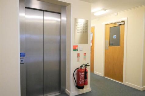 COMMUNAL LIFT