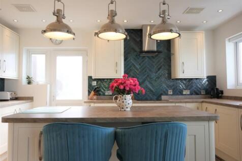 KITCHEN FEATURE2
