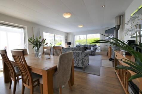 DINING AND LOUNGE