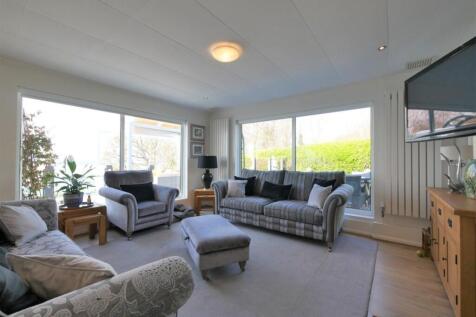 LOUNGE AREA1