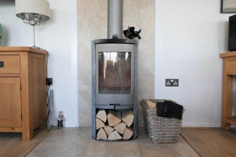 LOUNGE FEATURE