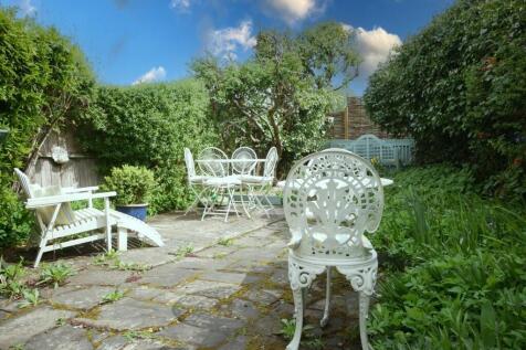 REAR GARDEN1